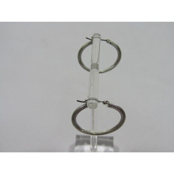 Silver Tone Oval cut Grooved Dangly Earrings Hook Minimalist Neutral - Picture 3 of 4